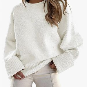 Crewneck oversized white fuzzy sweater